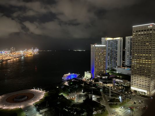 Bayfront Park by null