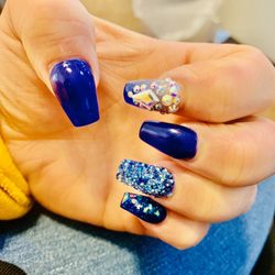 Dolly the Nail Artist