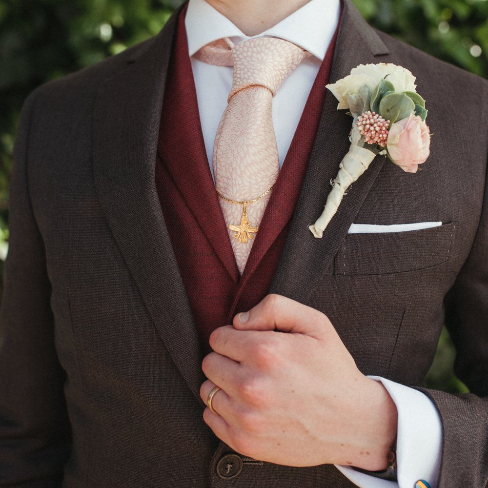 Decoraciones Alvizar - Boutonniere - Party & Event Planning Near Me - San Jose, California Decoraciones Alvizar - Boutonniere - Party & Event Planning Near Me - San Jose, California