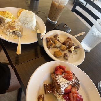 Sweet E's Cafe - Eggs Benedict pork with rice, breakfast potatoes and original French toast with fresh strawberries - Cafes Near Me - Honolulu, Hawaii Sweet E's Cafe - Eggs Benedict pork with rice, breakfast potatoes and original French toast with fresh strawberries - Cafes Near Me - Honolulu, Hawaii