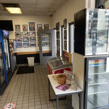 D'Amores Pizza - Italian Near Me - Malibu, California
