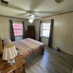 hawthorne fish & Fun - Front bedroom