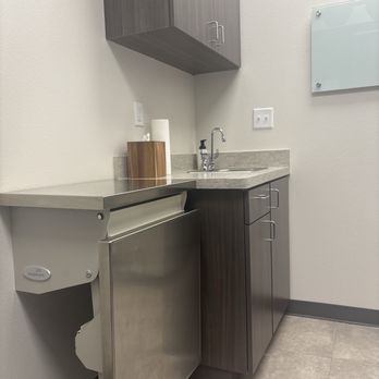 Grounds For Hounds Veterinary Clinic - Inside room - Veterinarians Near Me - Fort Worth, Texas Grounds For Hounds Veterinary Clinic - Inside room - Veterinarians Near Me - Fort Worth, Texas