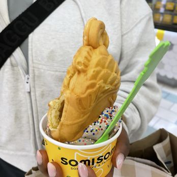 Somisomi - Oreo ice cream with custard taiyaki - Ice Cream & Frozen Yogurt Near Me - Tukwila, Washington Somisomi - Oreo ice cream with custard taiyaki - Ice Cream & Frozen Yogurt Near Me - Tukwila, Washington
