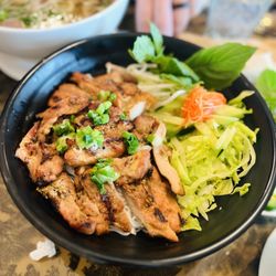 Happy Bamboo - Vermicelli bowl with grilled chicken