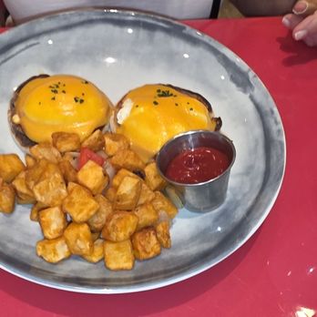 Avenue Cafe - Eggs Benedict - Bars Near Me - Las Vegas, Nevada Avenue Cafe - Eggs Benedict - Bars Near Me - Las Vegas, Nevada