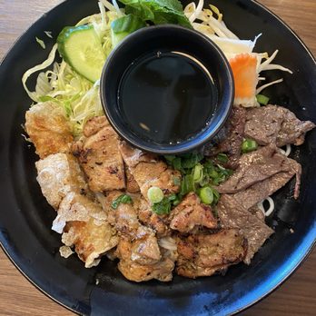 The Pho Restaurant - Bun - Chicken, Beef, Spring roll - Vietnamese Near Me - Markham, Ontario