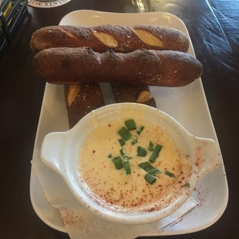 Blind Squirrel - Sports Bars Near Me - Louisville, Kentucky