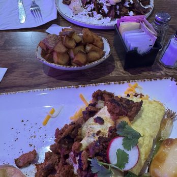 Madres Brunch - Breakfast & Brunch Near Me - Riverside, California