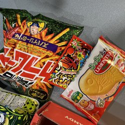 Sandbox VR - Snack box items