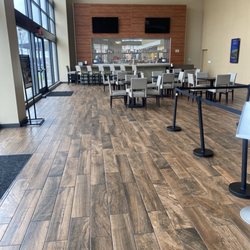 Cinépolis Luxury Cinemas - Very nice and clean bar/eating area