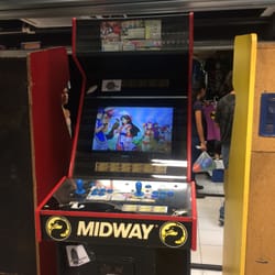 Frikiplaza - Arcade de Mortal Kombat con otro juego instalado.