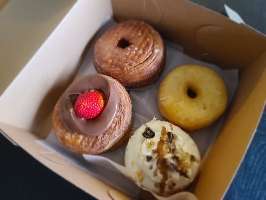 DK's Donuts & Bakery by null