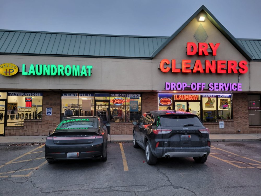 HOLIDAY PLAZA LAUNDRY Updated June 2024 20 Photos 8485 N Wayne Rd