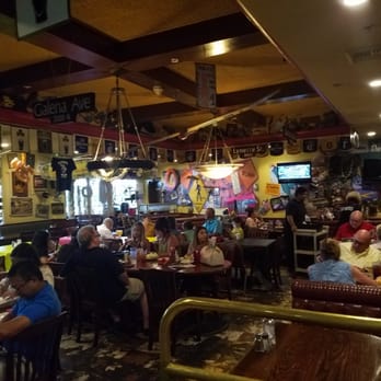 Junkyard Cafe - The dining area - American Near Me - Simi Valley, California