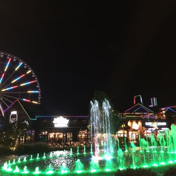 The Island - Nice fountain with lights show when you first pull up - Amusement Parks Near Me - Pigeon Forge, Tennessee