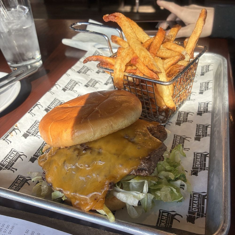 Omaha Tap House - Downtown - Cheese burger - Bars Near Me - Omaha, Nebraska