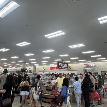 Buc-ee’s - Checkout Lines - Gas Stations Near Me - Goodyear, Arizona Buc-ee’s - Checkout Lines - Gas Stations Near Me - Goodyear, Arizona