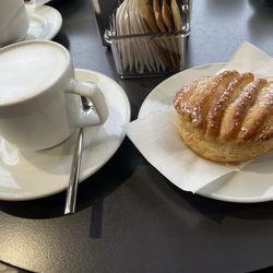 La Borsa - Chantilly cream pastry and cappuccino
