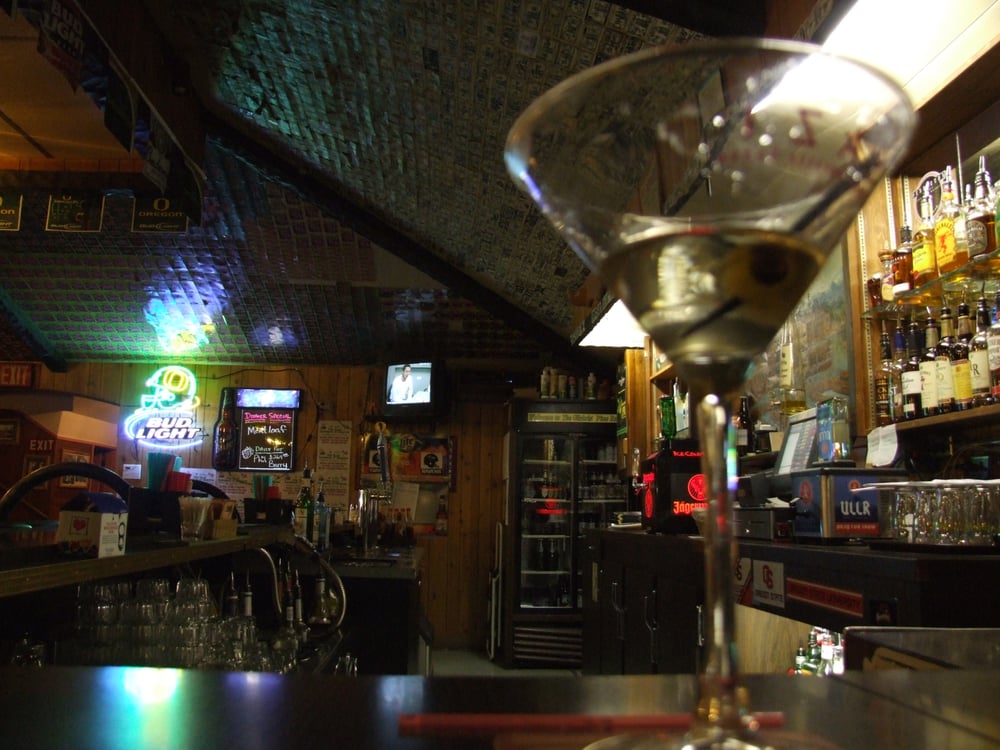 Gilchrist Family Restaurant & Pine Room Lounge Logo