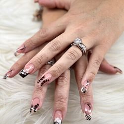 Queen Nails