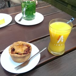 Boerencamping Aemstellehoeve - Boerenappeltaart en boerencake. Erg lekker.