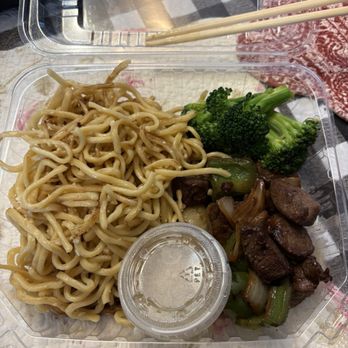 Ly's Vietnamese Cuisine - Fillet Mignon Shaken Beef Garlic Noodles - Vietnamese Near Me - San Francisco, California