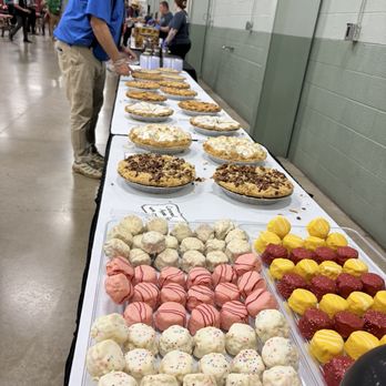 Crazy Heifer Smokehouse - Desserts - Food Trucks Near Me - Dover, Pennsylvania Crazy Heifer Smokehouse - Desserts - Food Trucks Near Me - Dover, Pennsylvania