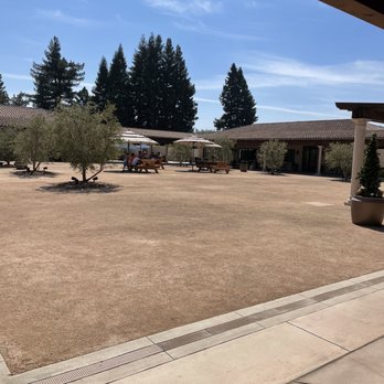 Bacchus Landing - Courtyard - Wine Tasting Room Near Me - Healdsburg, California