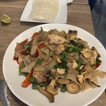 Pa Ord Noodle - Pad See Ew - Thai Near Me - Los Angeles, California
