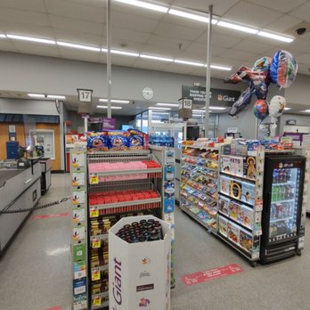 Giant - Checklanes with gift cards, candy, soda & Valentine treats at #giantfood #wheaton @yelpdc - Grocery Near Me - Wheaton, Maryland