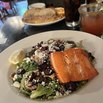 Beatniks Bistro - Bistros Near Me - Langley, British Columbia