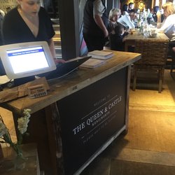 The Queen & Castle - The hostess table