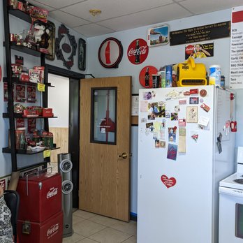 Roni's Chinook Deli & Pizza - the kitchen - Pizza Near Me - Willow, Alaska