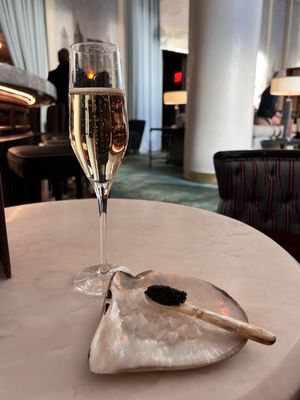 Lounge on Pearl by null