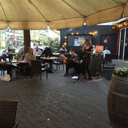 Rootz - Live music!  Great atmosphere!