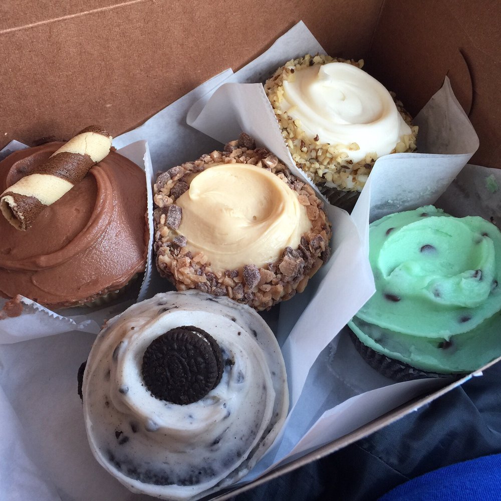 Frosted Cupcakery - Got half a dozen cupcakes (I ate the strawberry cream cheese one already) for about $17. - Bakeries Near Me - Long Beach, California