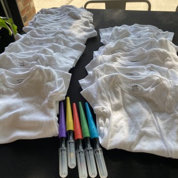 VIP Paints - Onsie design station - Art Classes Near Me - Chicago, Illinois