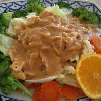 Tom Yum - Chicken with Broccoi and Peanut Sauce 7/14/13 - Thai Near Me - Surprise, Arizona Tom Yum - Chicken with Broccoi and Peanut Sauce 7/14/13 - Thai Near Me - Surprise, Arizona
