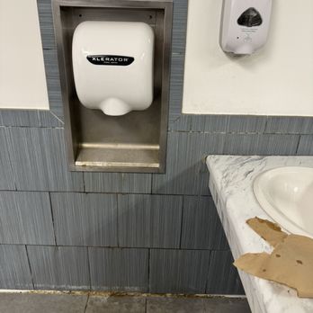Marshalls - Sink and restroom floor trash - Department Stores Near Me - Cypress, Texas