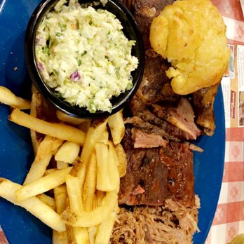 Bennett's Pit Bar-B-Que - Lunch - Barbeque Near Me - Pigeon Forge, Tennessee