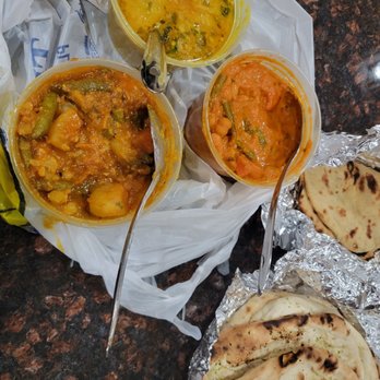 Friends Indian Cuisine  - Mix Veg Curry, Vegetable Makhni, Tadka Daal, Garlic Naan, Tandoori roti. - Indian Near Me - Orlando, Florida