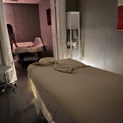 V&M Massage - A divider opens up to connect two rooms for couples massage.