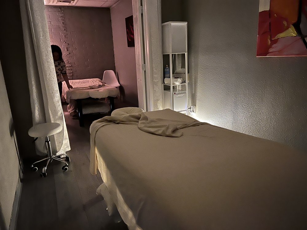 V&M Massage Logo