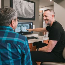 Eastern Iowa Endodontics - Dr. Peek explaining treatment