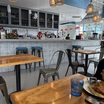 Toast Kitchen & Bakery - Empty dining area - Breakfast & Brunch Near Me - Tustin, California