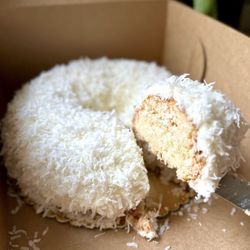 Doan’s Bakery - Yes, that "Tom Cruise" cake