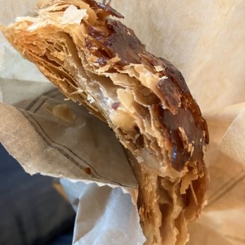 Paul - Delicious flaky exterior with a puréed apple filling interior - Bakeries Near Me - Nice, 01