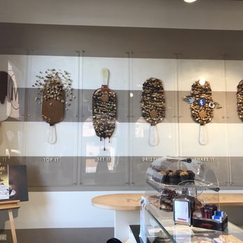 Magnum - Steps to creating your own magnum bar - Ice Cream & Frozen Yogurt Near Me - Venezia, VE Magnum - Steps to creating your own magnum bar - Ice Cream & Frozen Yogurt Near Me - Venezia, VE