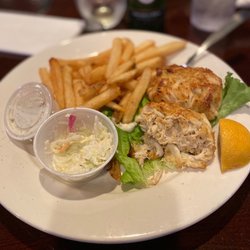 Crystal City Sports Pub - Crab cakes! Yay!